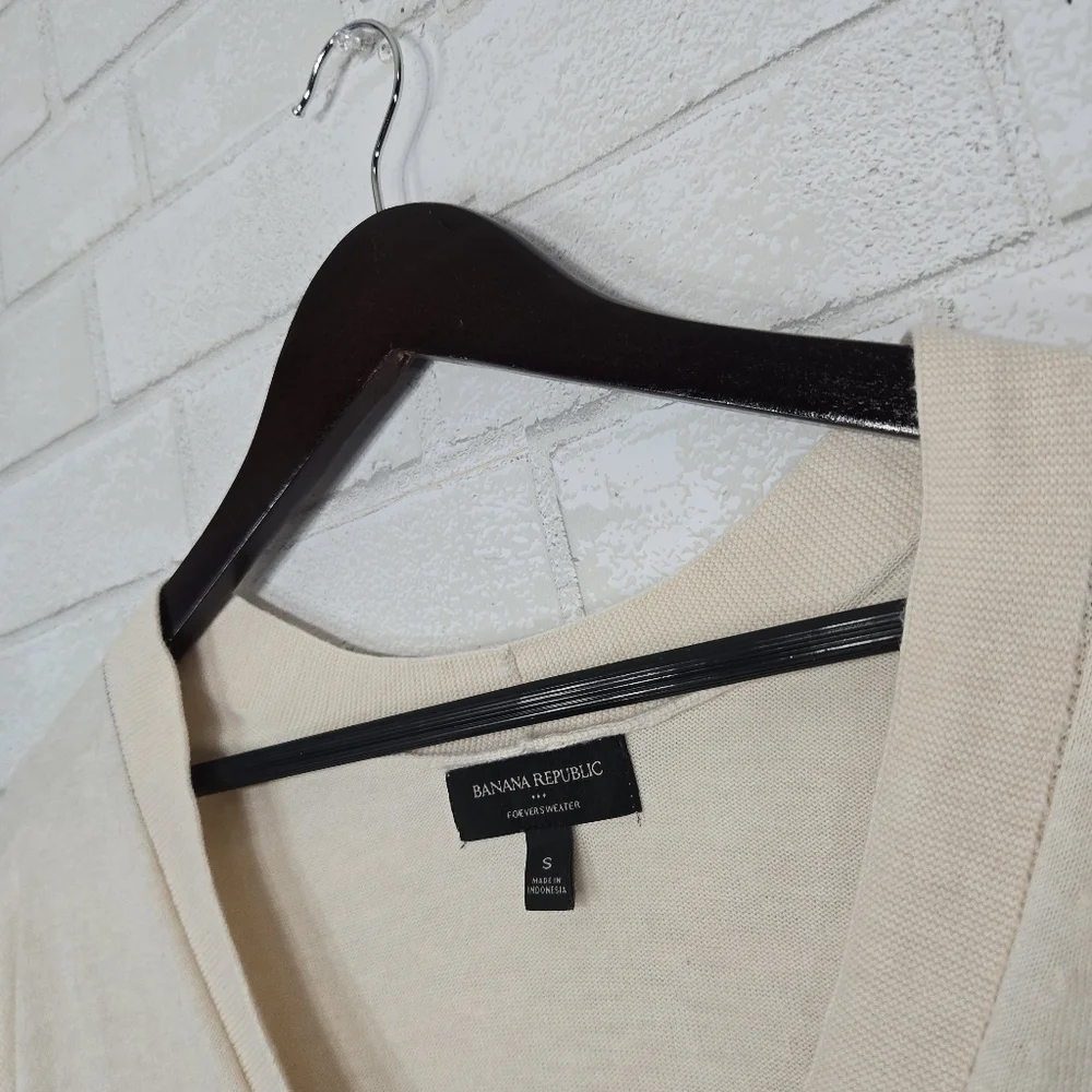 Banana Republic lightweight cardigan sweater - Picture 6 of 11